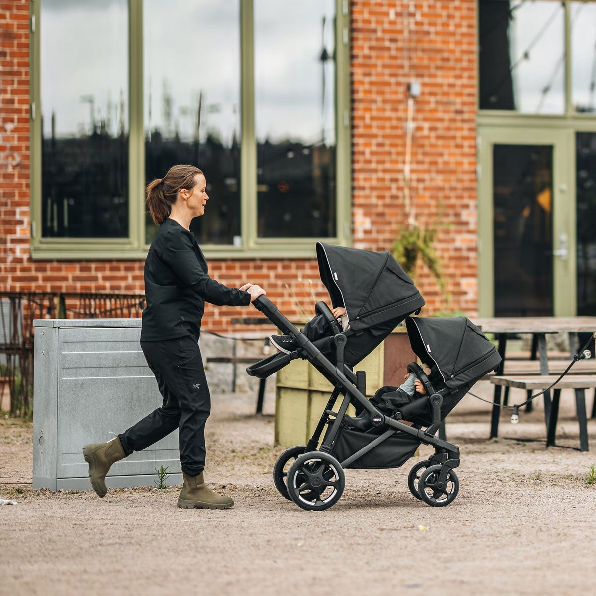 Asiento Thule Sleek Sibling de aluminio/negro medianoche- Bambi Baby