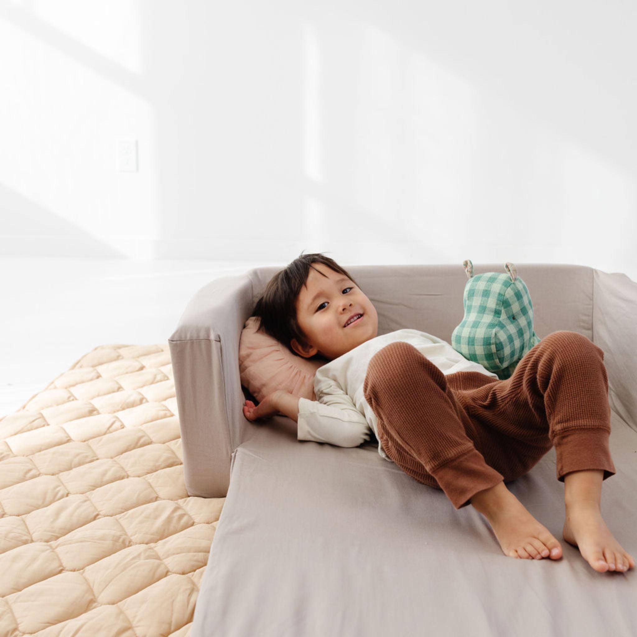 Toki Kids Cloud Play Couch- Bambi Baby