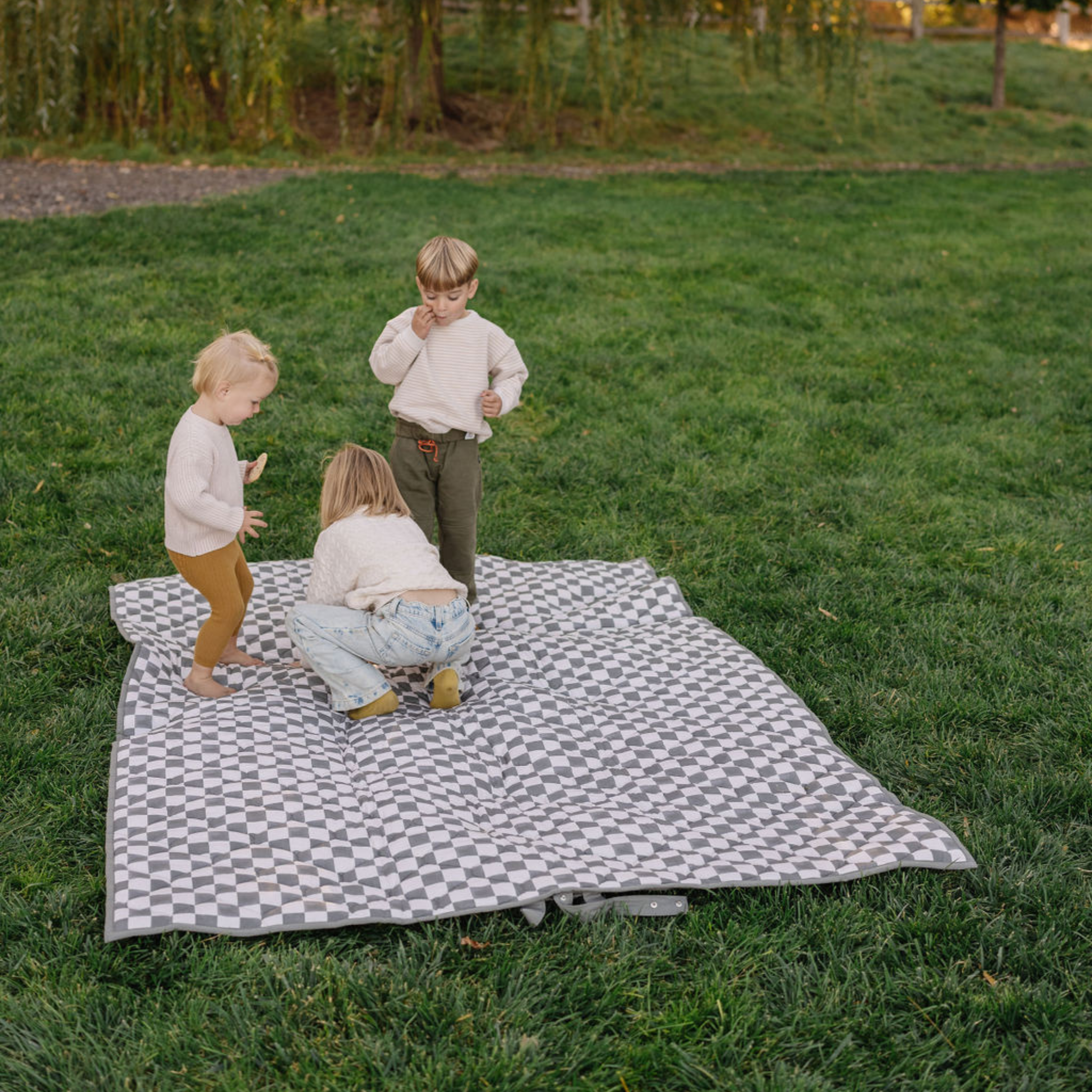 Toki Kids Checker Pepper Picnic Blanket- Bambi Baby