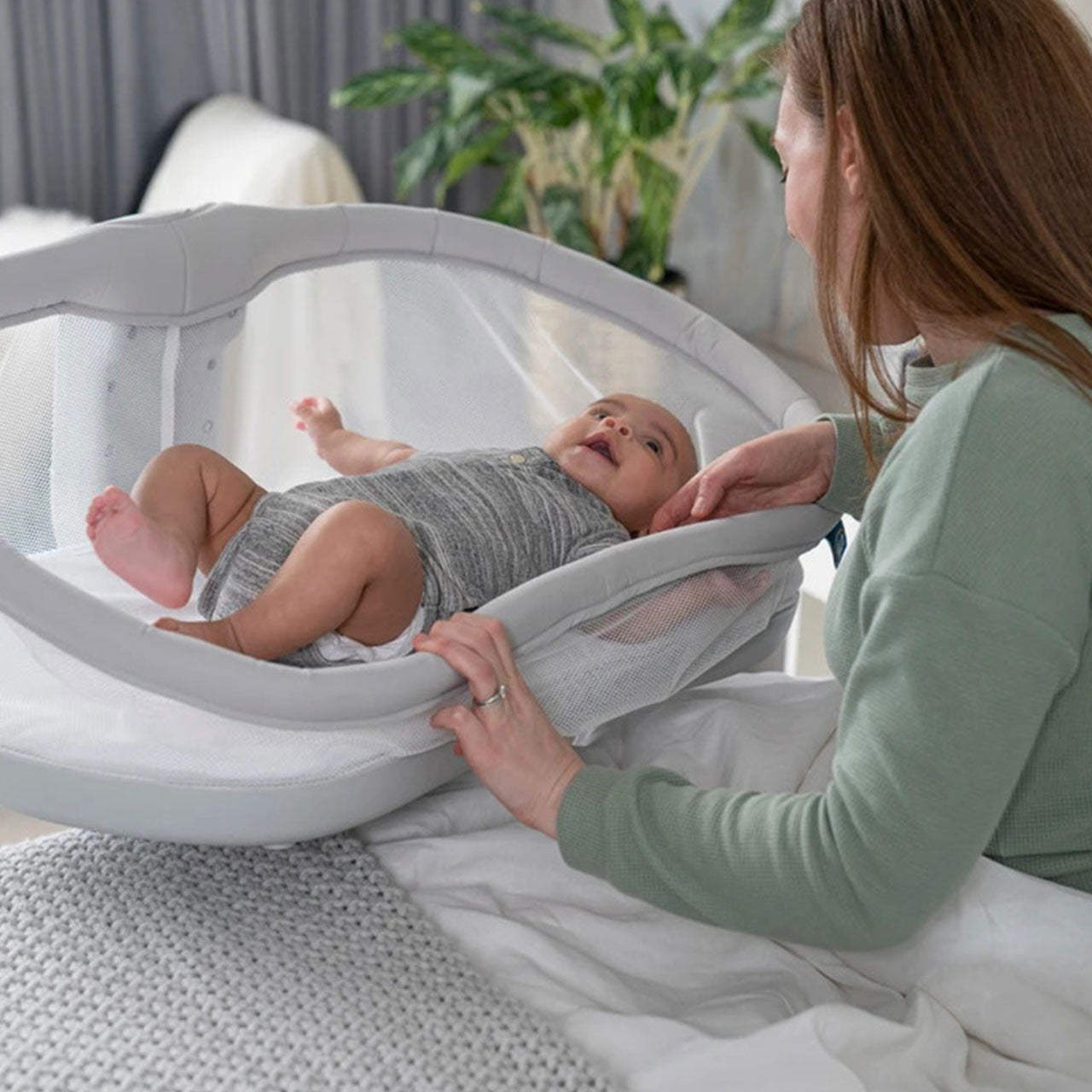 HALO Bassinest Swivel Sleeper 3.0- Bambi Baby