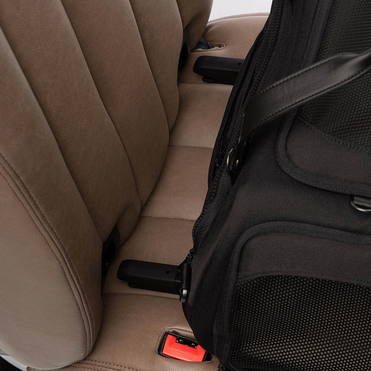 Asiento de seguridad para mascotas Tavo Dupree II, color ónix- Bambi Baby