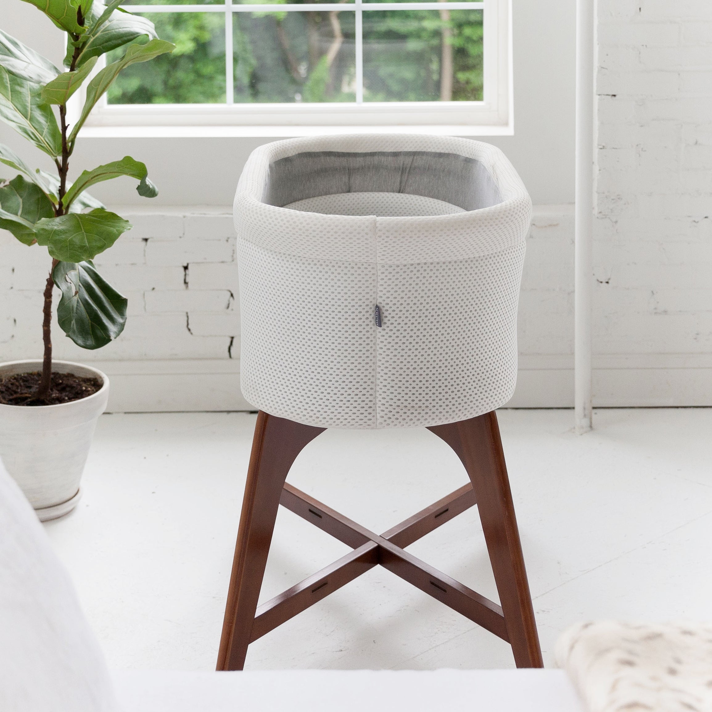 TruBliss Evi Smart Bassinet- Bambi Baby