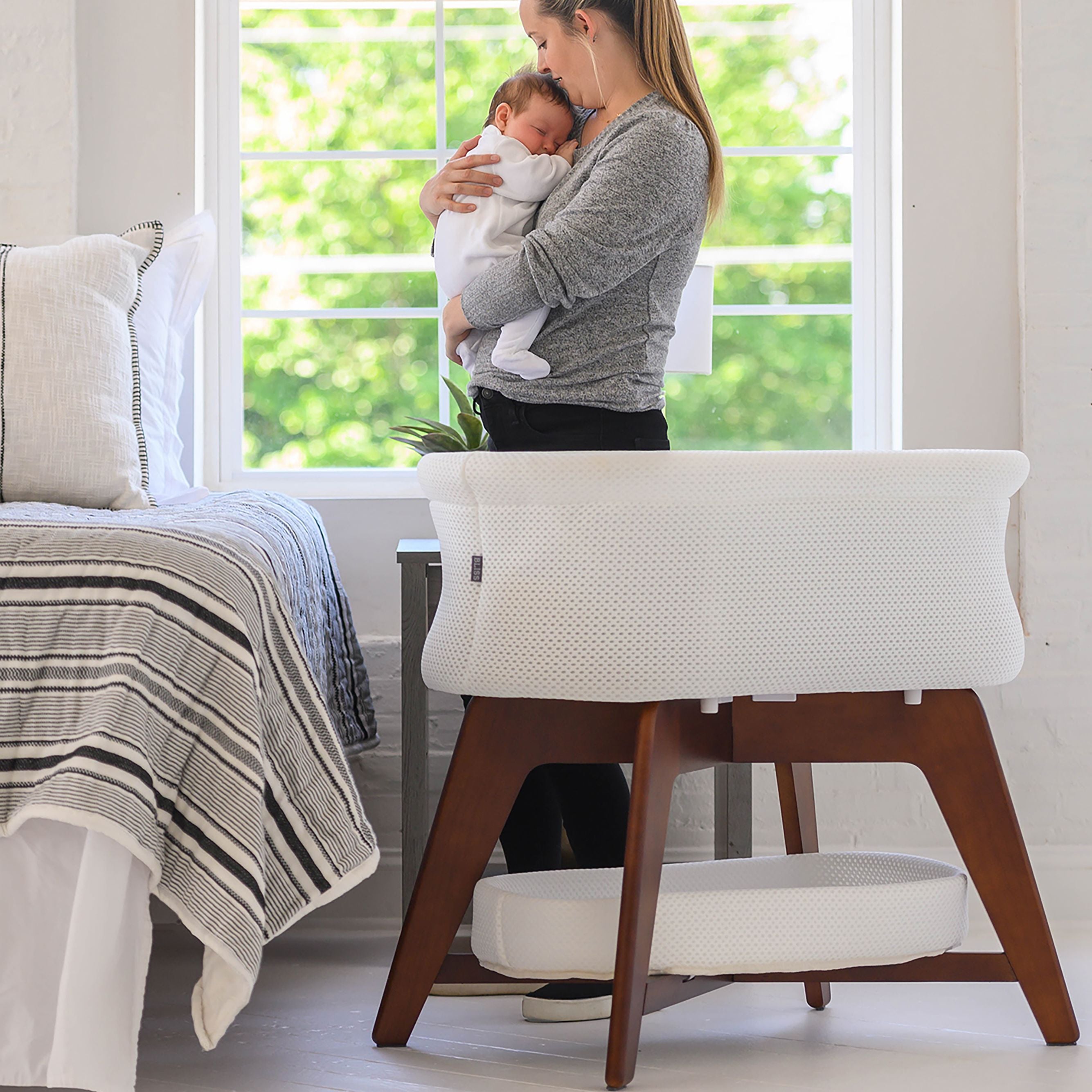 TruBliss Evi Smart Bassinet- Bambi Baby