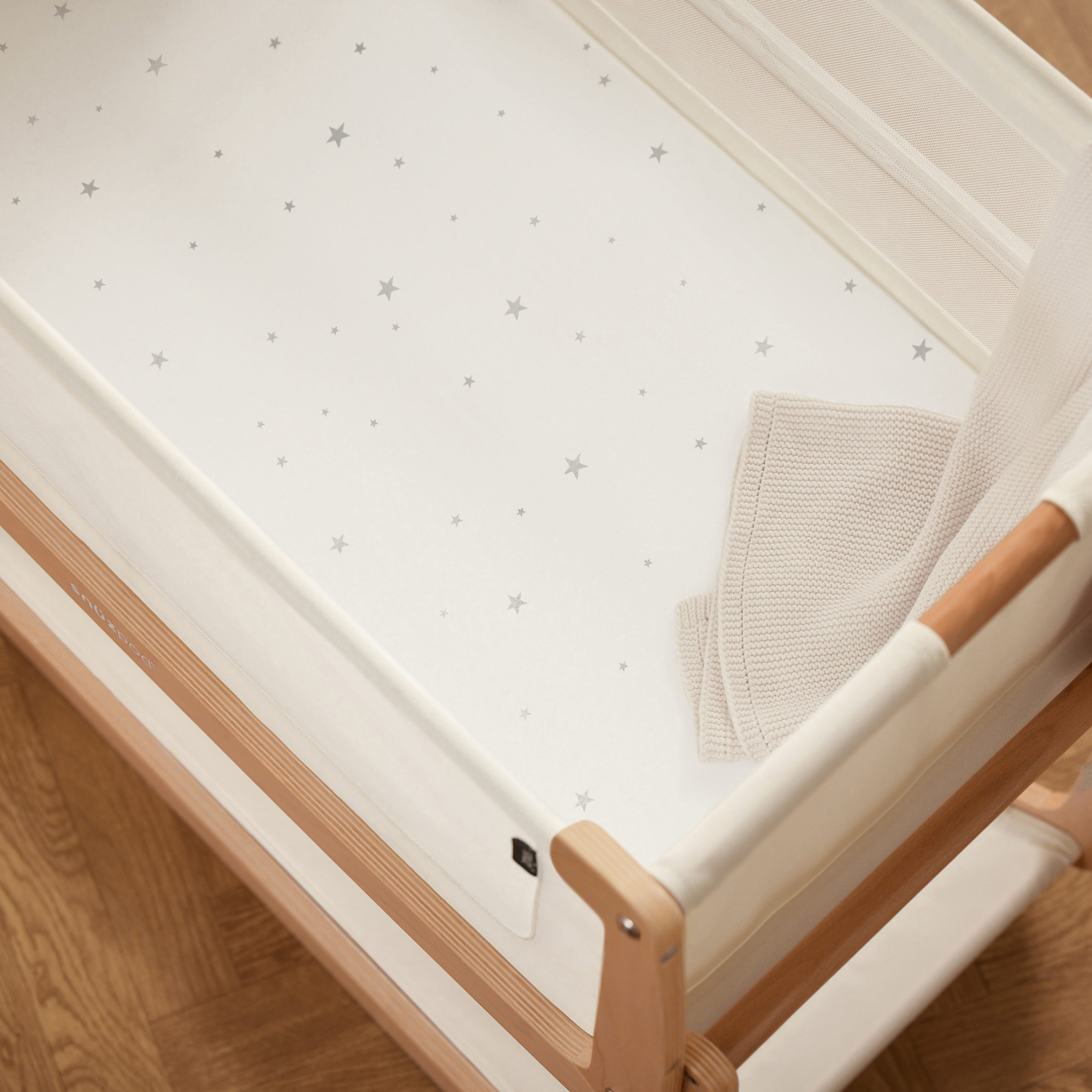 Snuz Bassinet 2 Pack Fitted Sheets - White Star- Bambi Baby