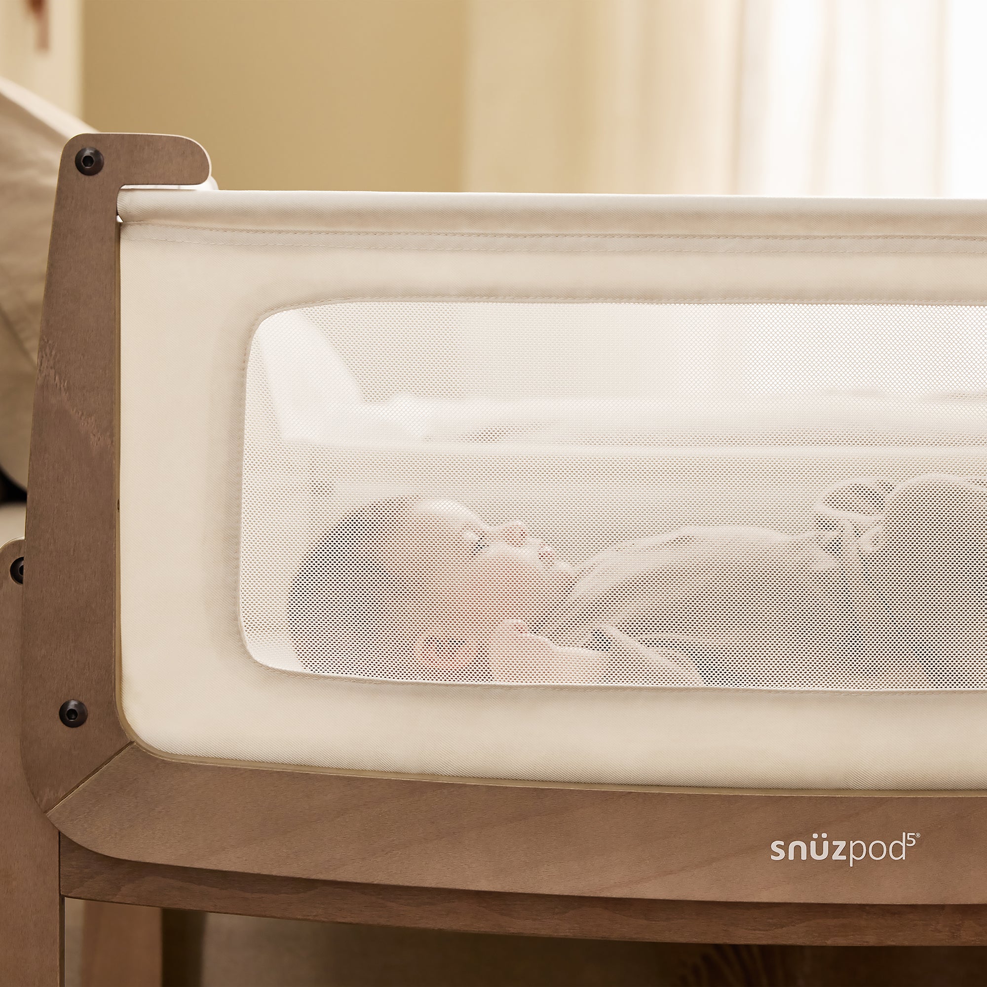 Snuz SnuzPod5 Bedside Bassinet - Walnut- Bambi Baby