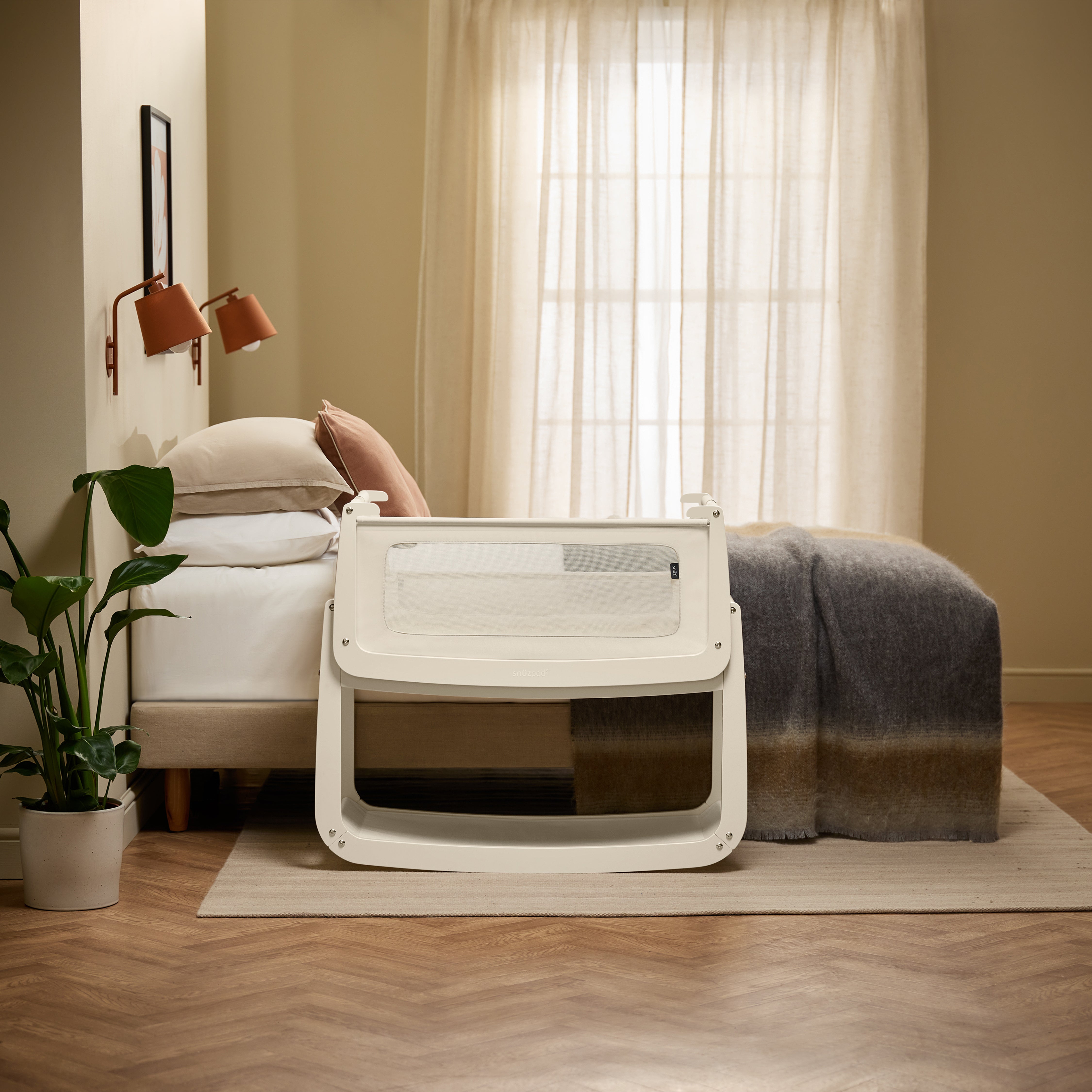 Snuz SnuzPod5 Bedside Bassinet - Cashmere- Bambi Baby