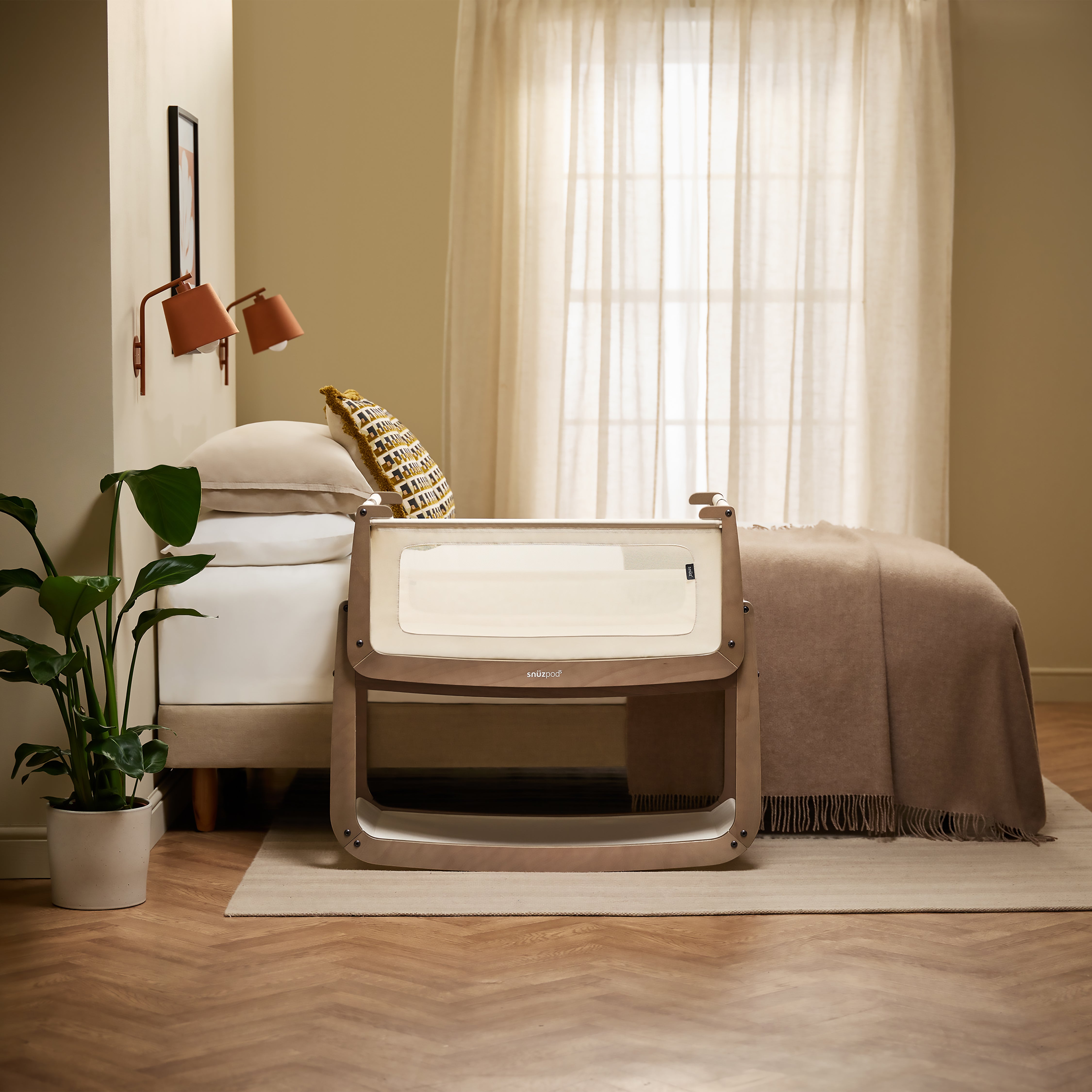Snuz SnuzPod5 Bedside Bassinet - Walnut- Bambi Baby