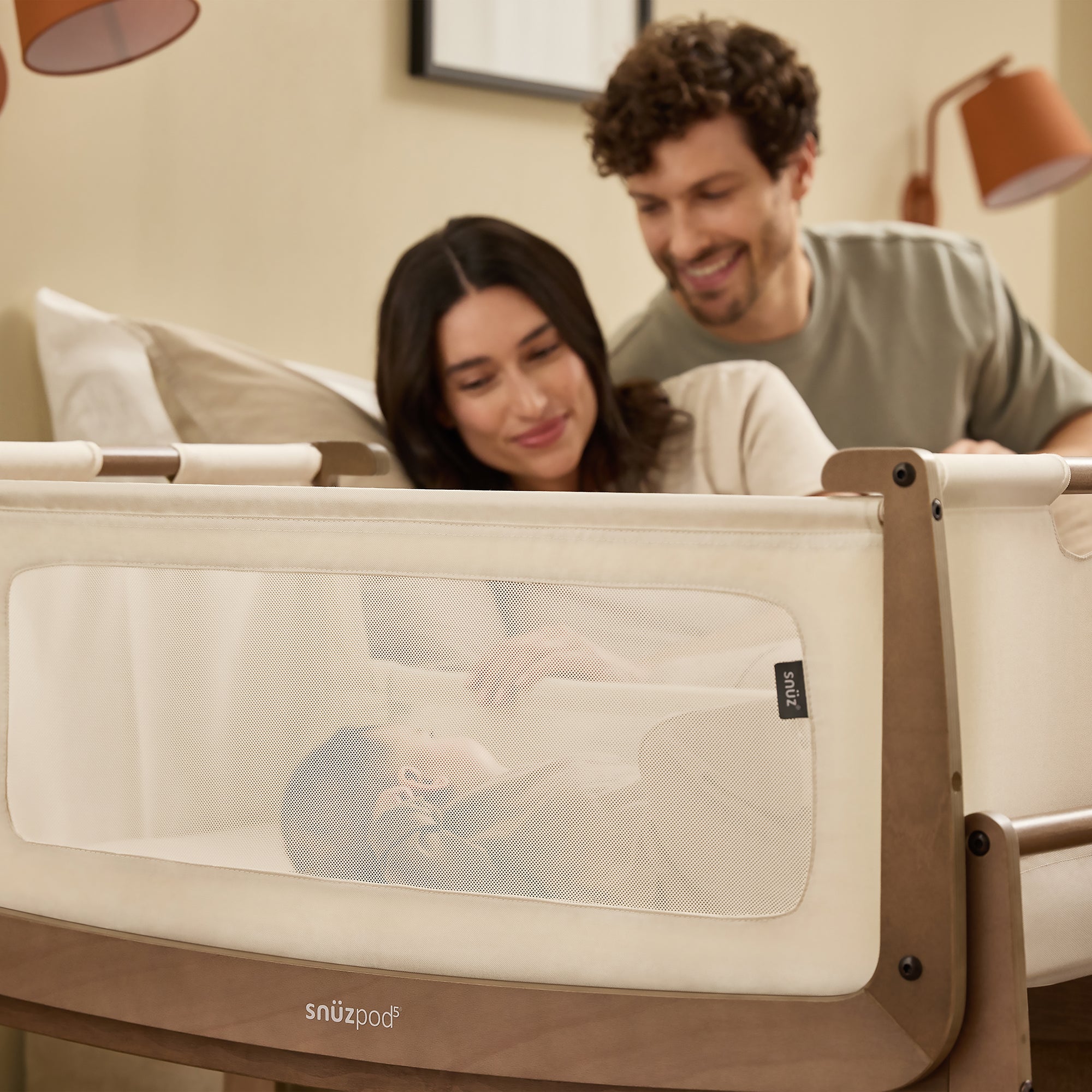 Snuz SnuzPod5 Bedside Bassinet - Walnut- Bambi Baby