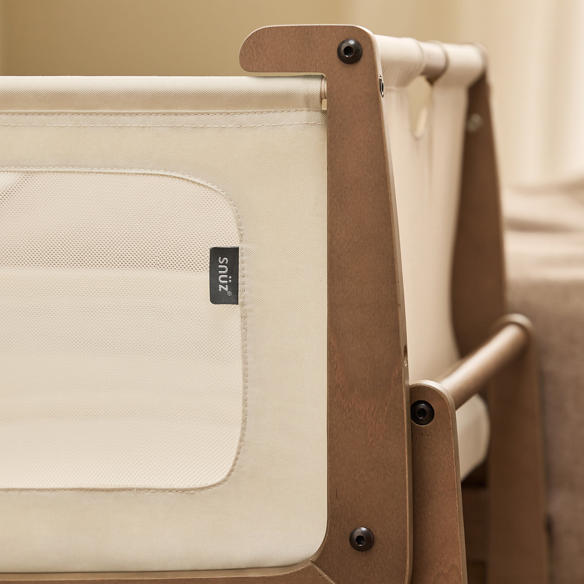 Snuz SnuzPod5 Bedside Bassinet - Walnut – Bambi Baby