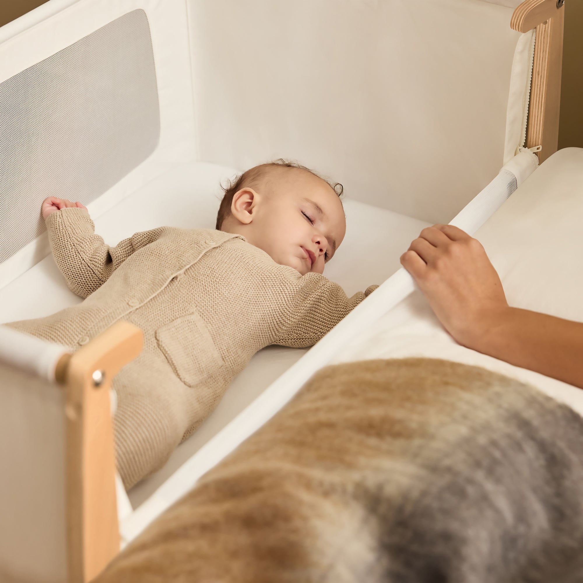 Snuz SnuzPod5 Bedside Bassinet - Natural- Bambi Baby