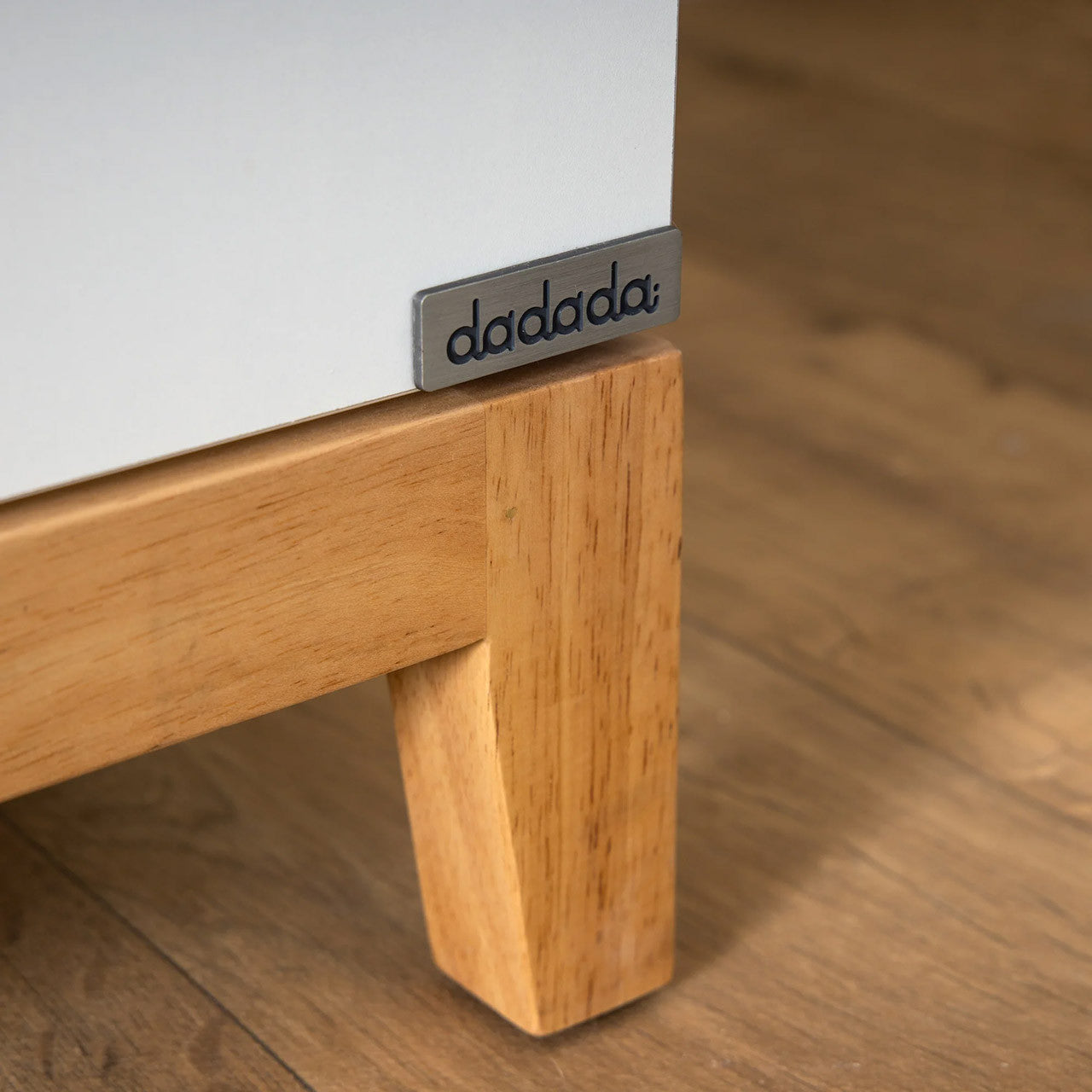 Cómoda pequeña Dadada Lala de 3 cajones, roble blanco/rojo- Bambi Baby