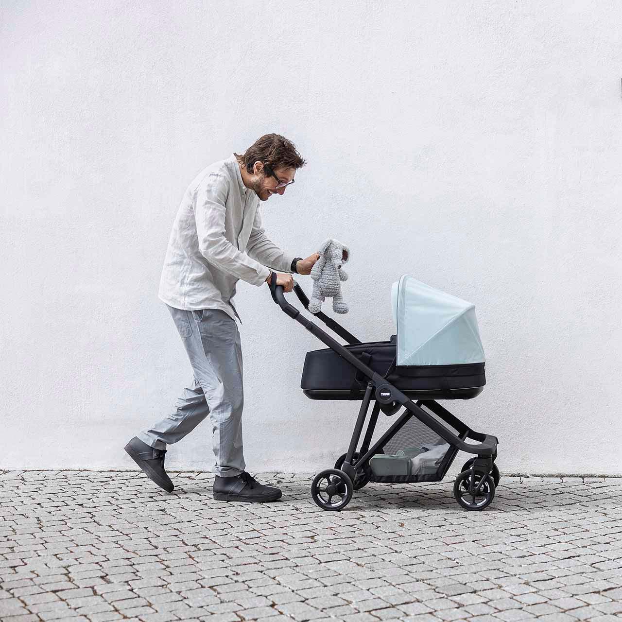 Thule Shine Bassinet Black- Bambi Baby
