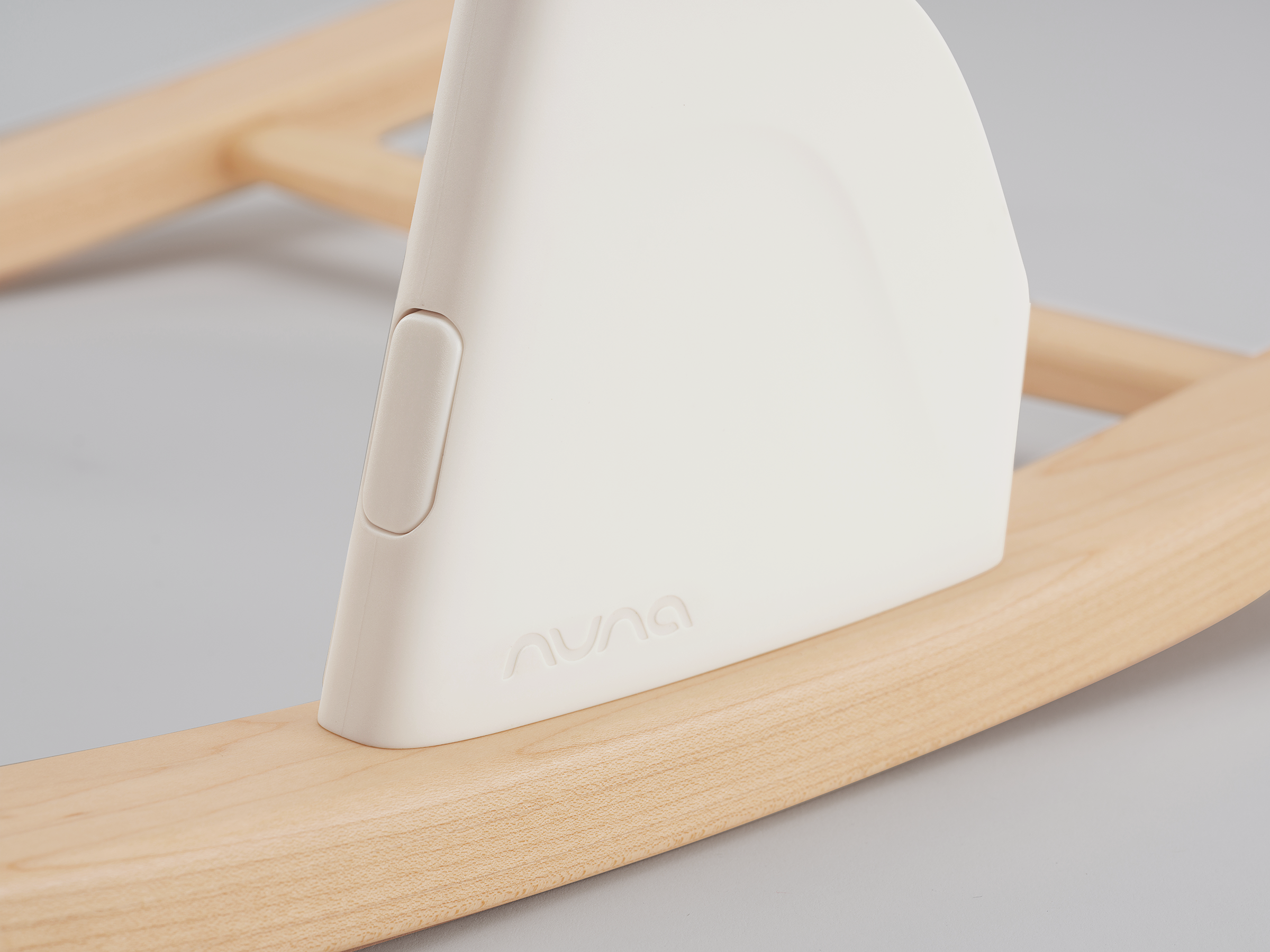Nuna BRYN Newborn Rocker- Bambi Baby