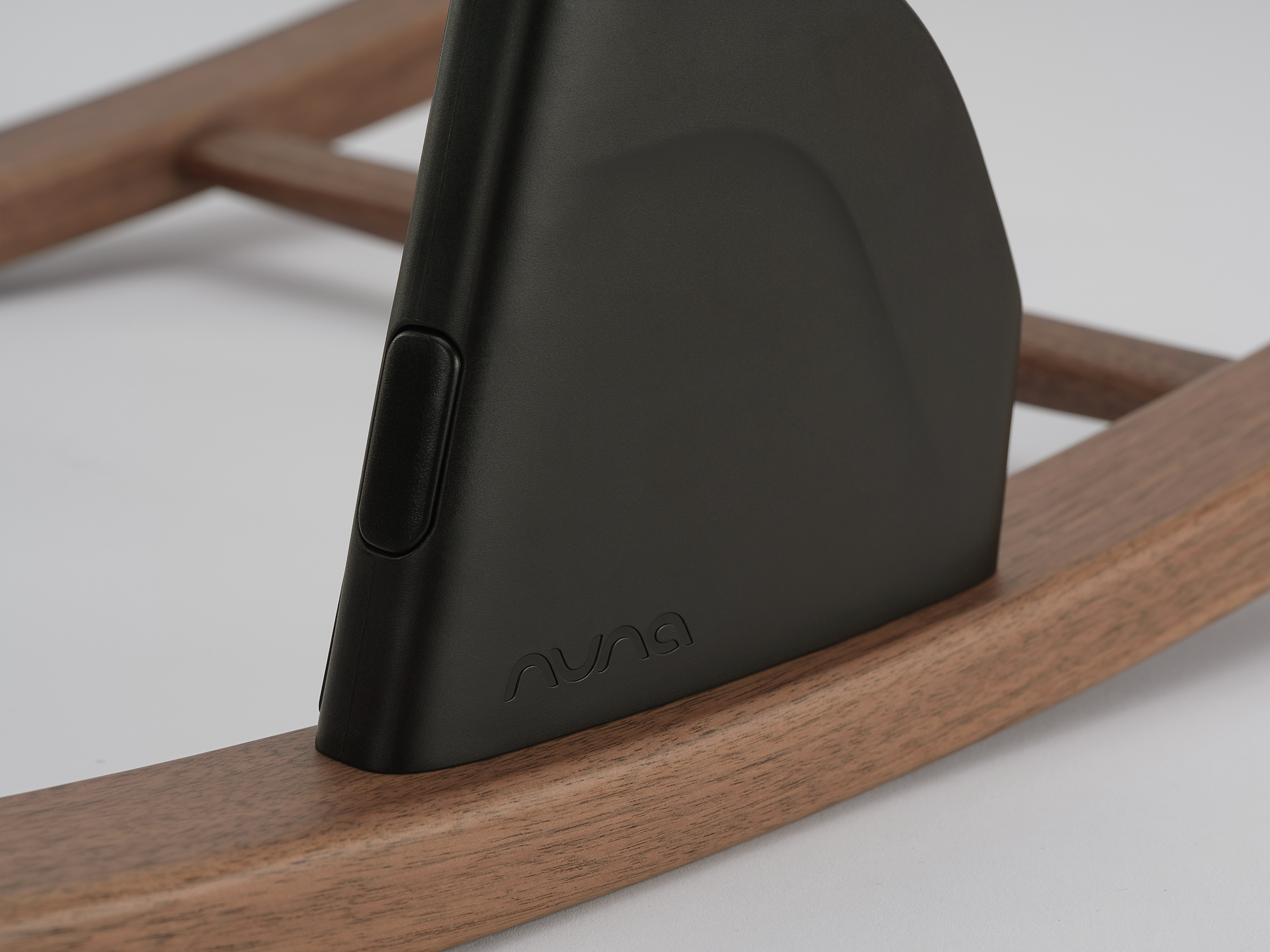 Nuna BRYN Newborn Rocker- Bambi Baby