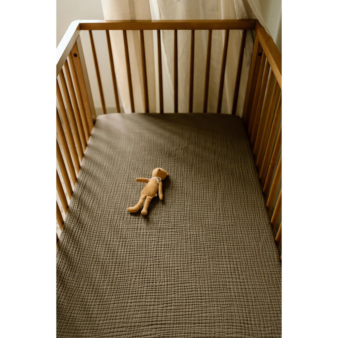 Oilo Organic Cotton Muslin Crib Sheet Bark