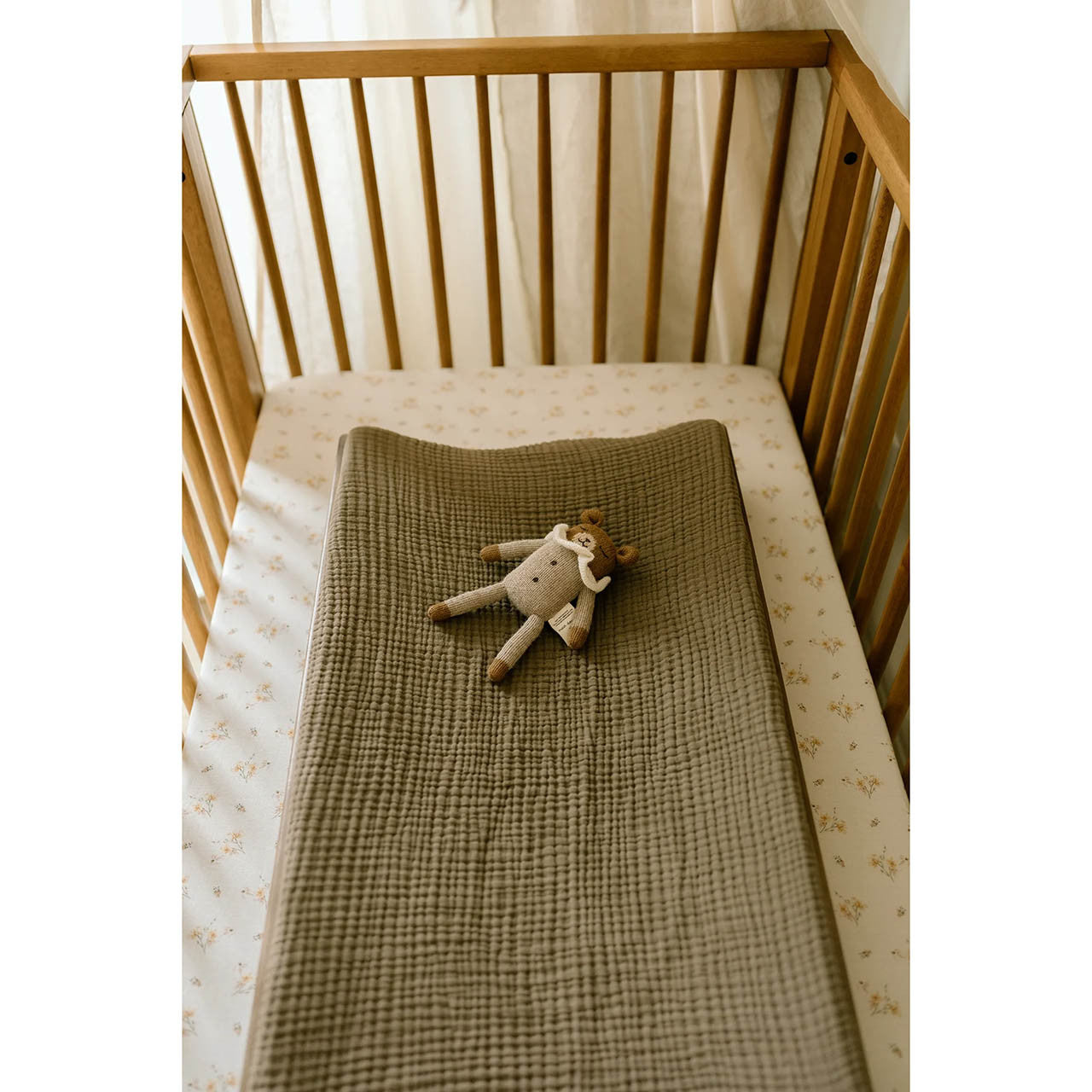 Oilo Fable Changing Pad Cover- Bark Organic 4 Way Muslin- Bambi Baby