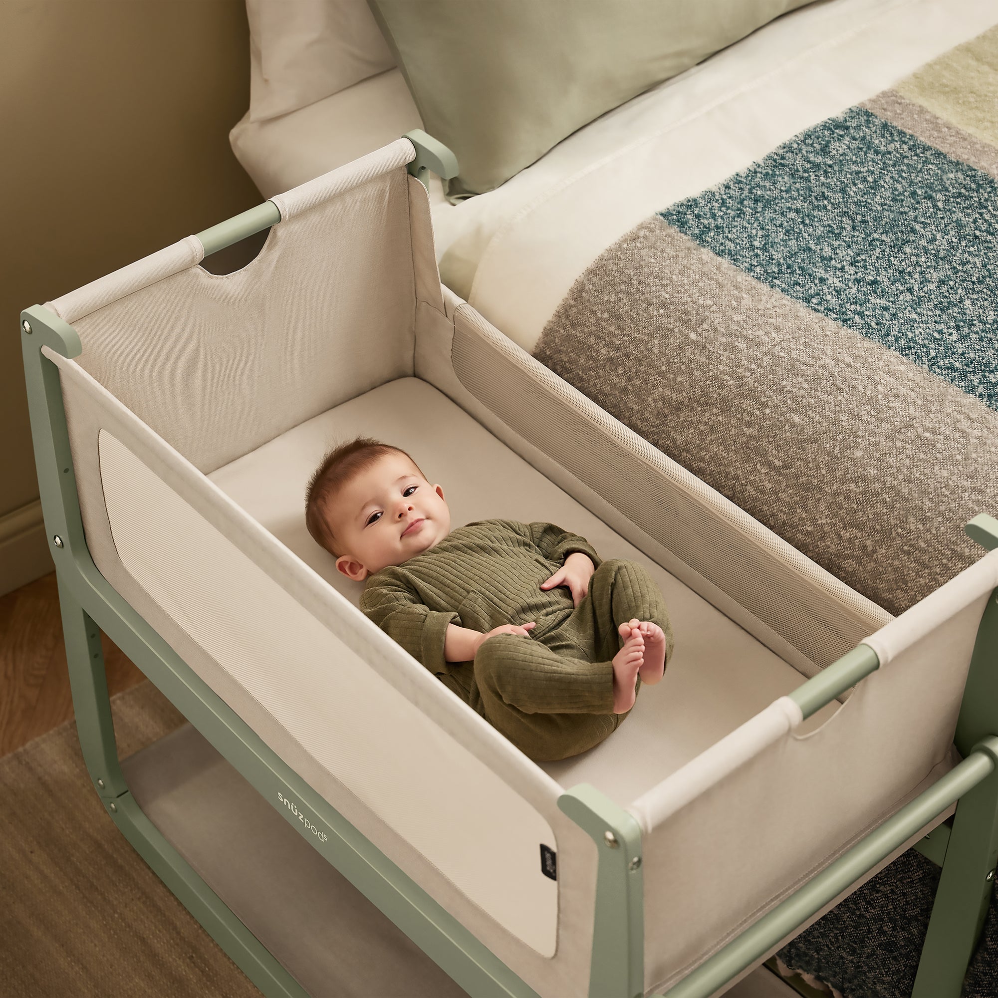 Snuz SnuzPod5 Bedside Bassinet Sage- Bambi Baby