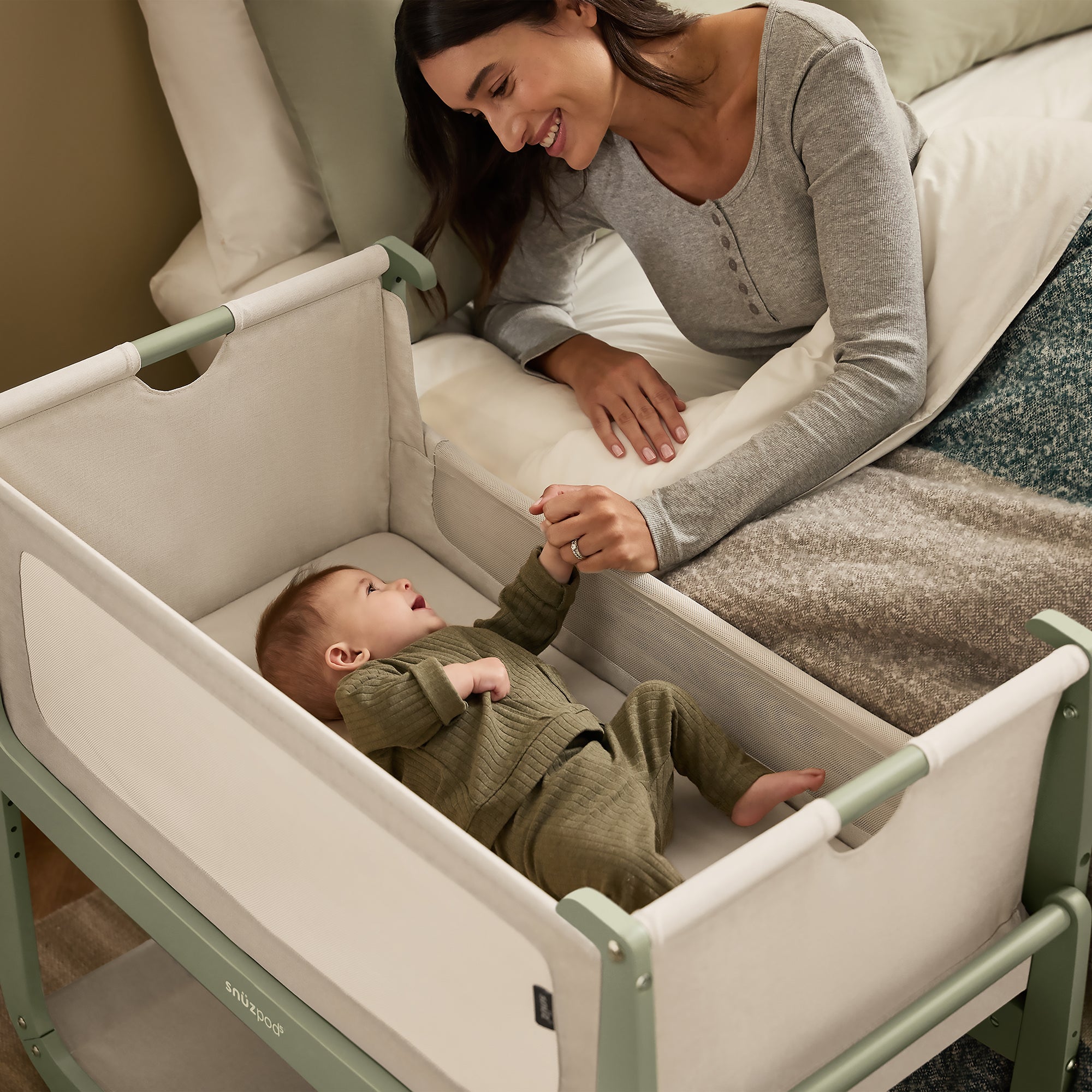 Snuz SnuzPod5 Bedside Bassinet Sage- Bambi Baby
