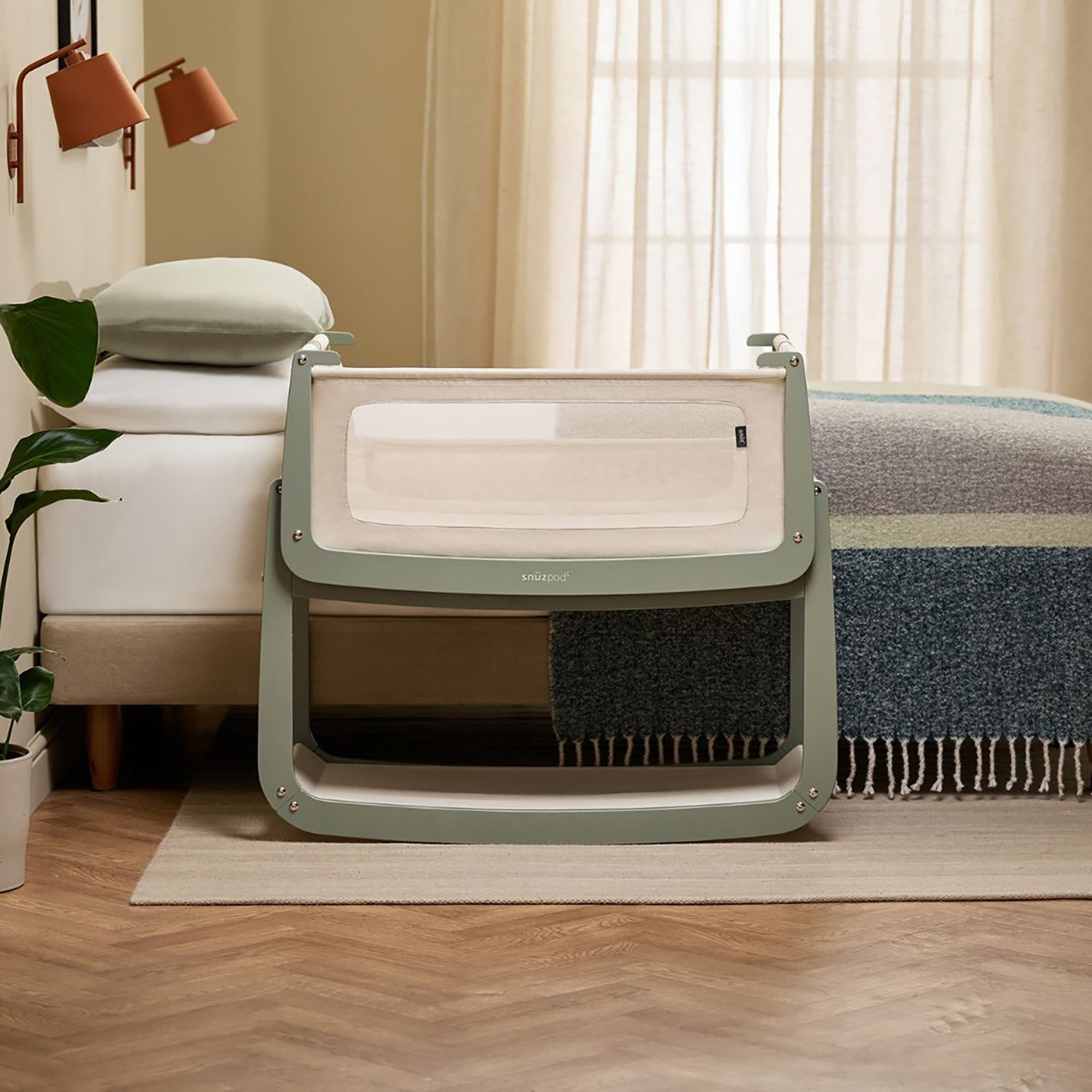 Snuz SnuzPod5 Bedside Bassinet Sage- Bambi Baby