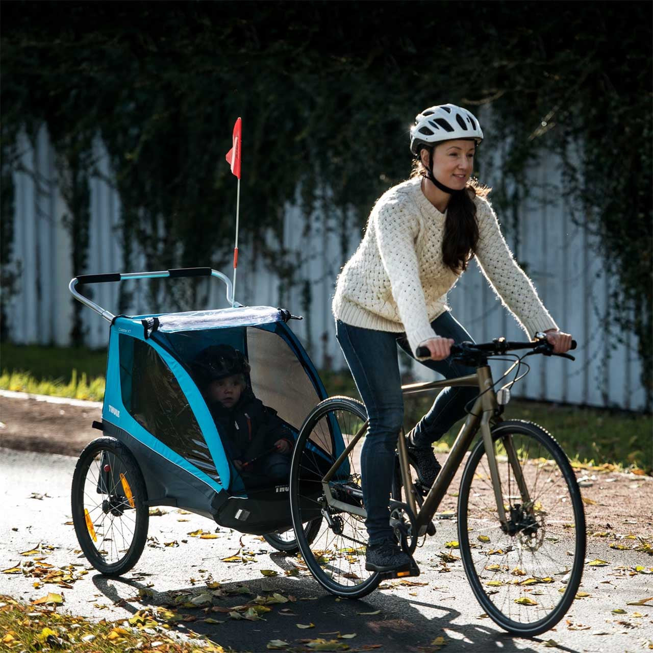 thule coaster xt 2 seat bicycle trailer & stroller Thule Coaster XT Bike Trailer Black