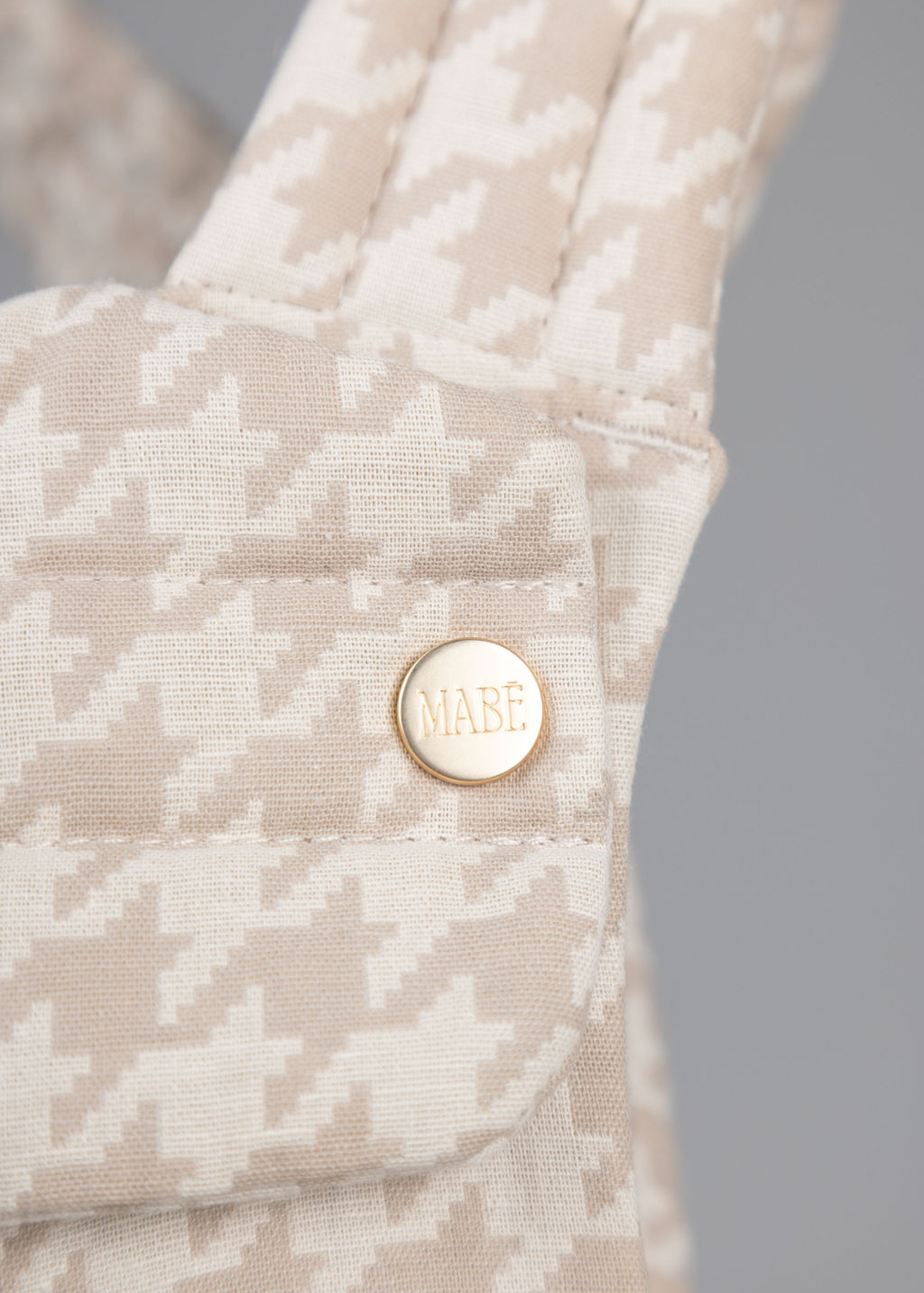 Mabē The Monarch Carrier - Houndstooth- Bambi Baby