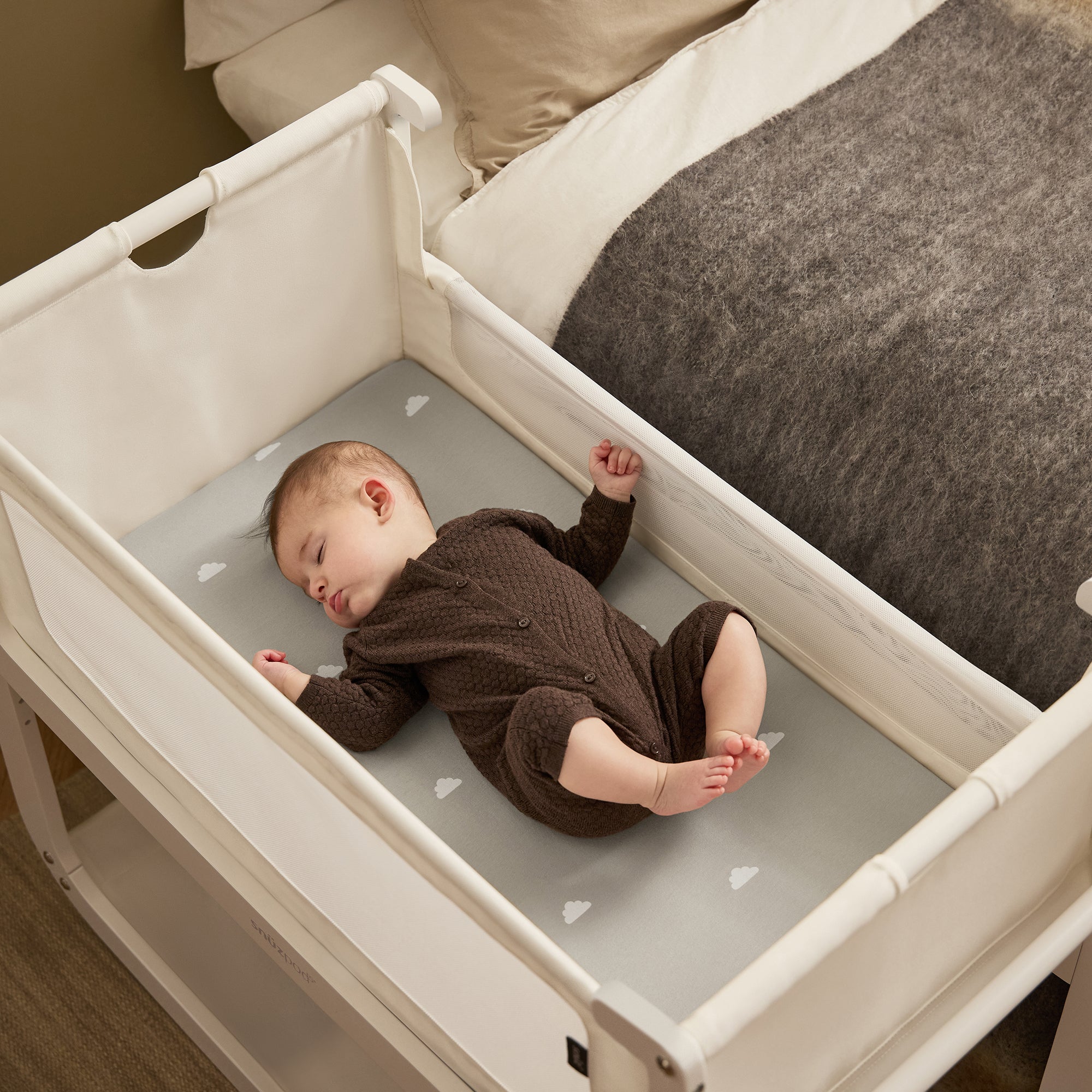 Snuz SnuzPod5 Bedside Bassinet - White- Bambi Baby