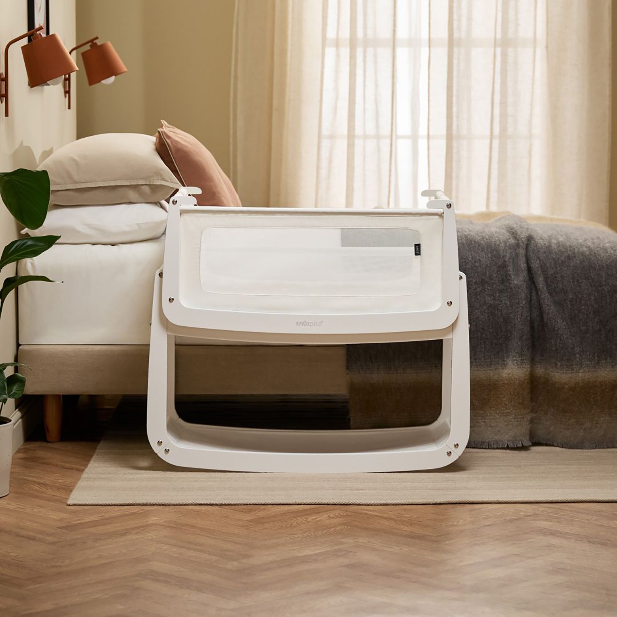 Snuz SnuzPod5 Bedside Bassinet - White- Bambi Baby