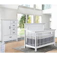 Conjunto de cuna de 2 piezas Fawn Baby Yosemite: cuna con superficie plana y mueble bajo en blanco vintage - Bambi Baby