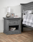 Mesa de cabeceira Oxford Baby Glenbrook Collection em cinza grafite - Bambi Baby