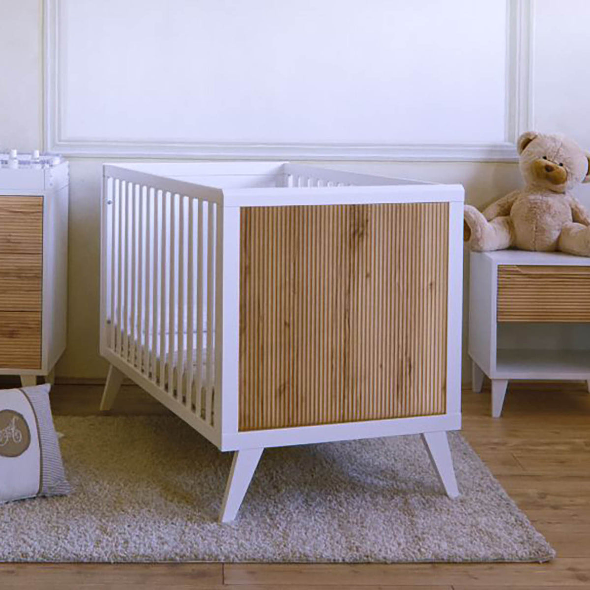 Pali Milano Deluxe Classico Crib- Bambi Baby