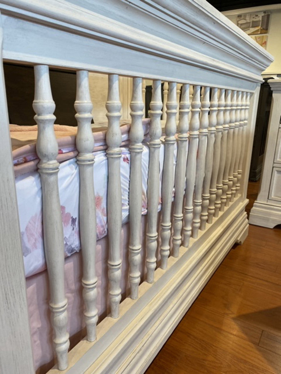 Berço arqueado Westwood Olivia em branco escovado- Bambi Baby