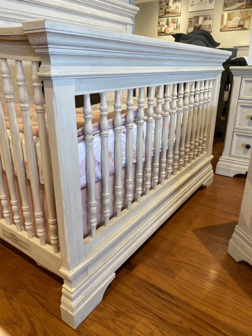 Berço arqueado Westwood Olivia em branco escovado- Bambi Baby