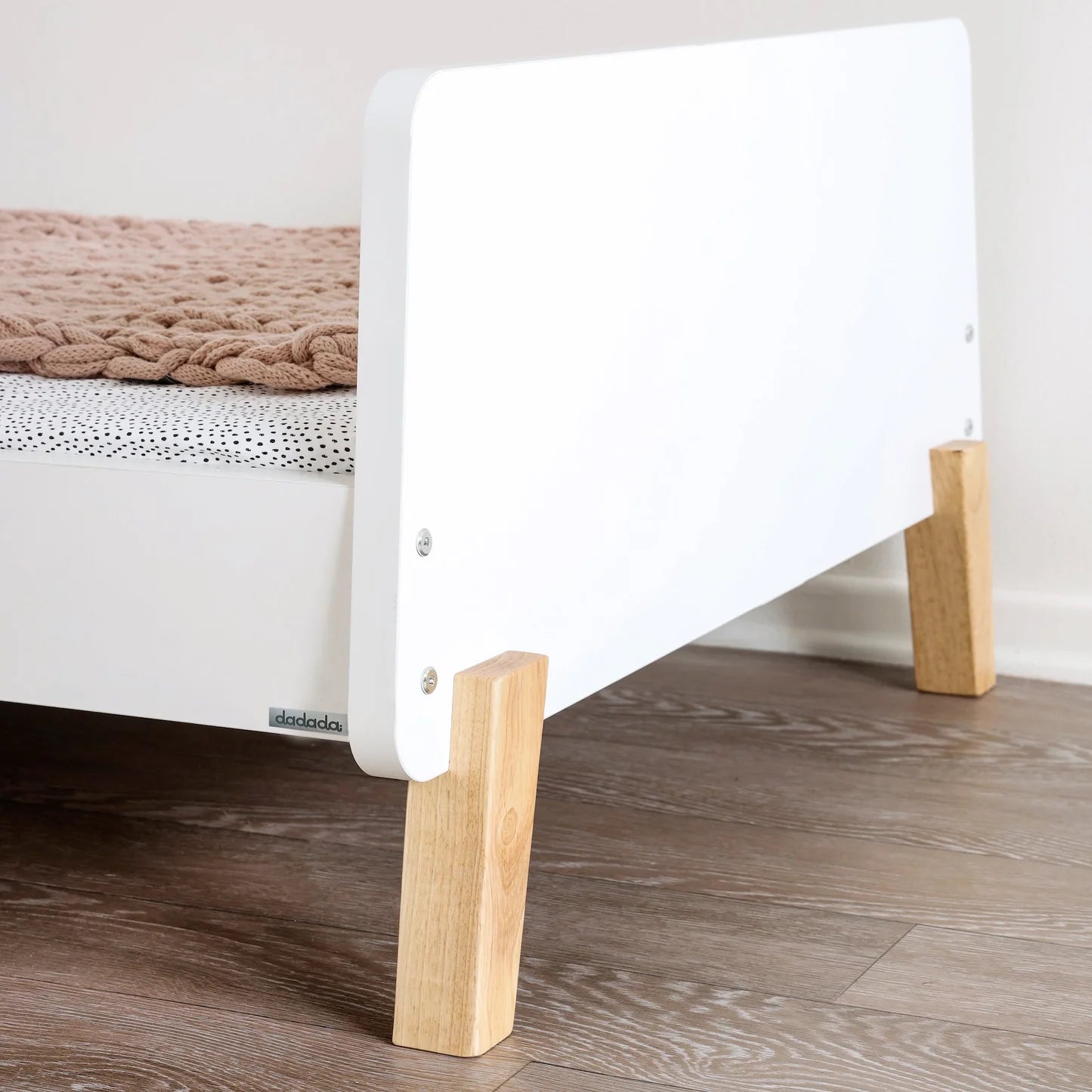Cama infantil Dadada Muse Collection em branco e natural- Bambi Baby