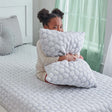 Almohada infantil Lullaby Earth Standard Dream Easy - Hoja azul - Bambi Baby