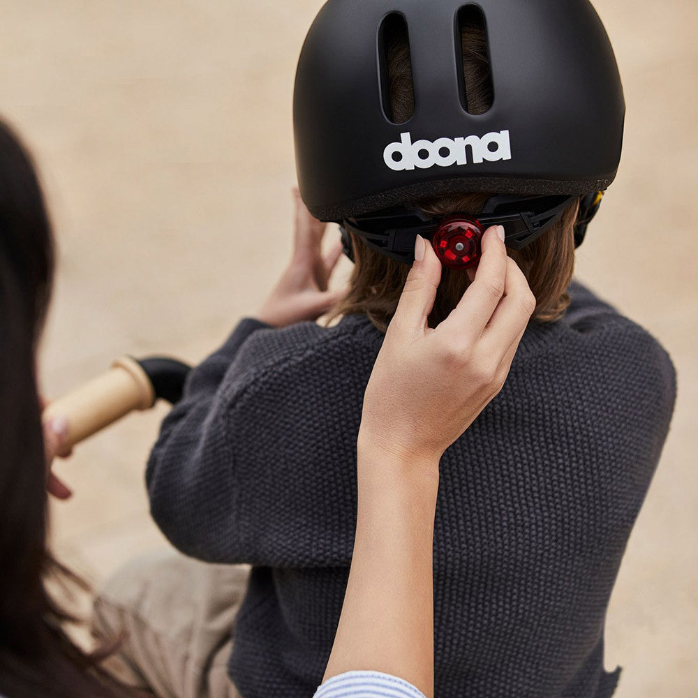 Capacete Doona Liki em Preto- Bambi Baby
