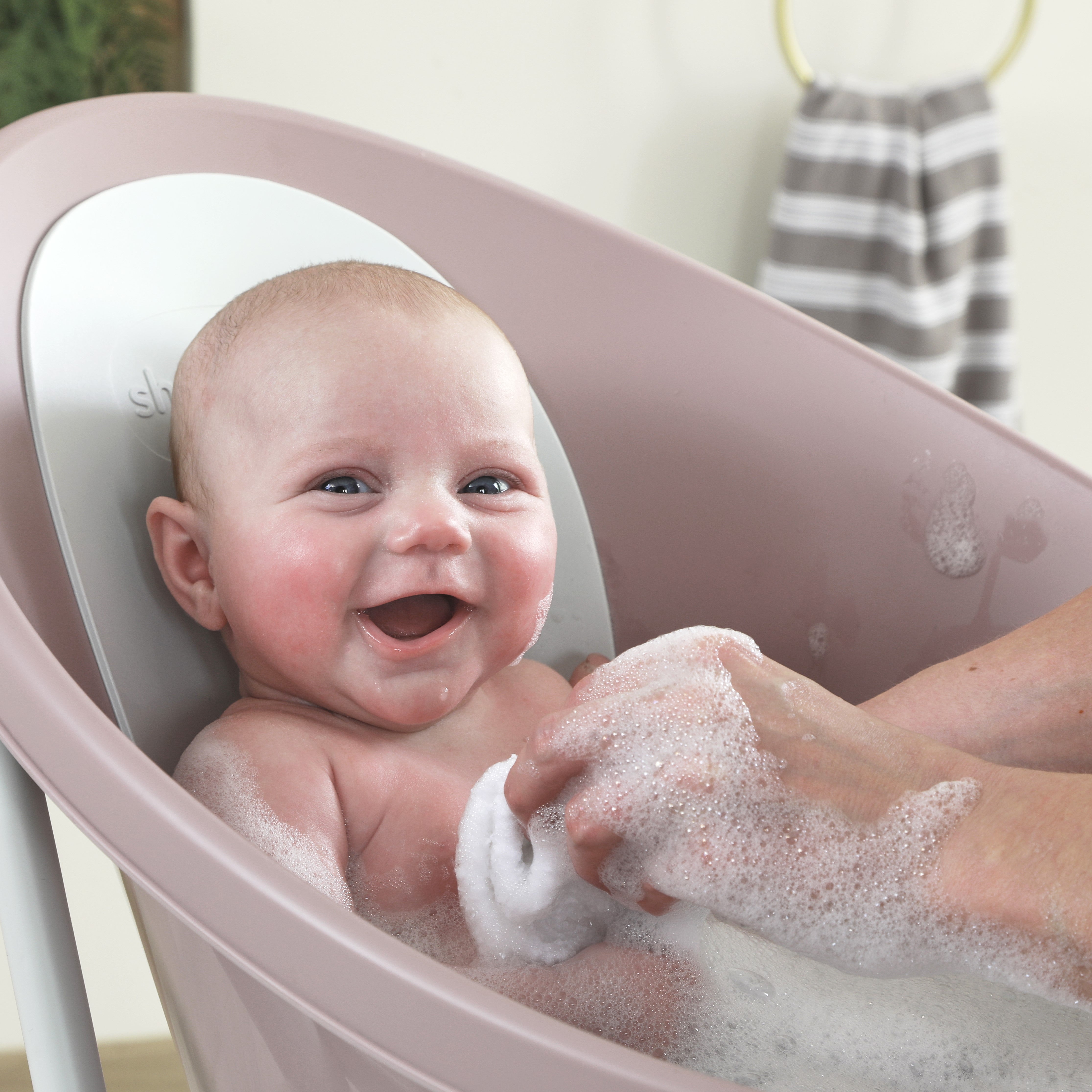 Shnuggle Baby Bath With Plug- Bambi Baby